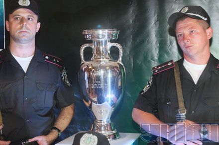 У Львові презентували Кубок УЄФА Євро-2012