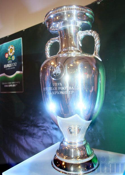 У Львові презентували Кубок УЄФА Євро-2012